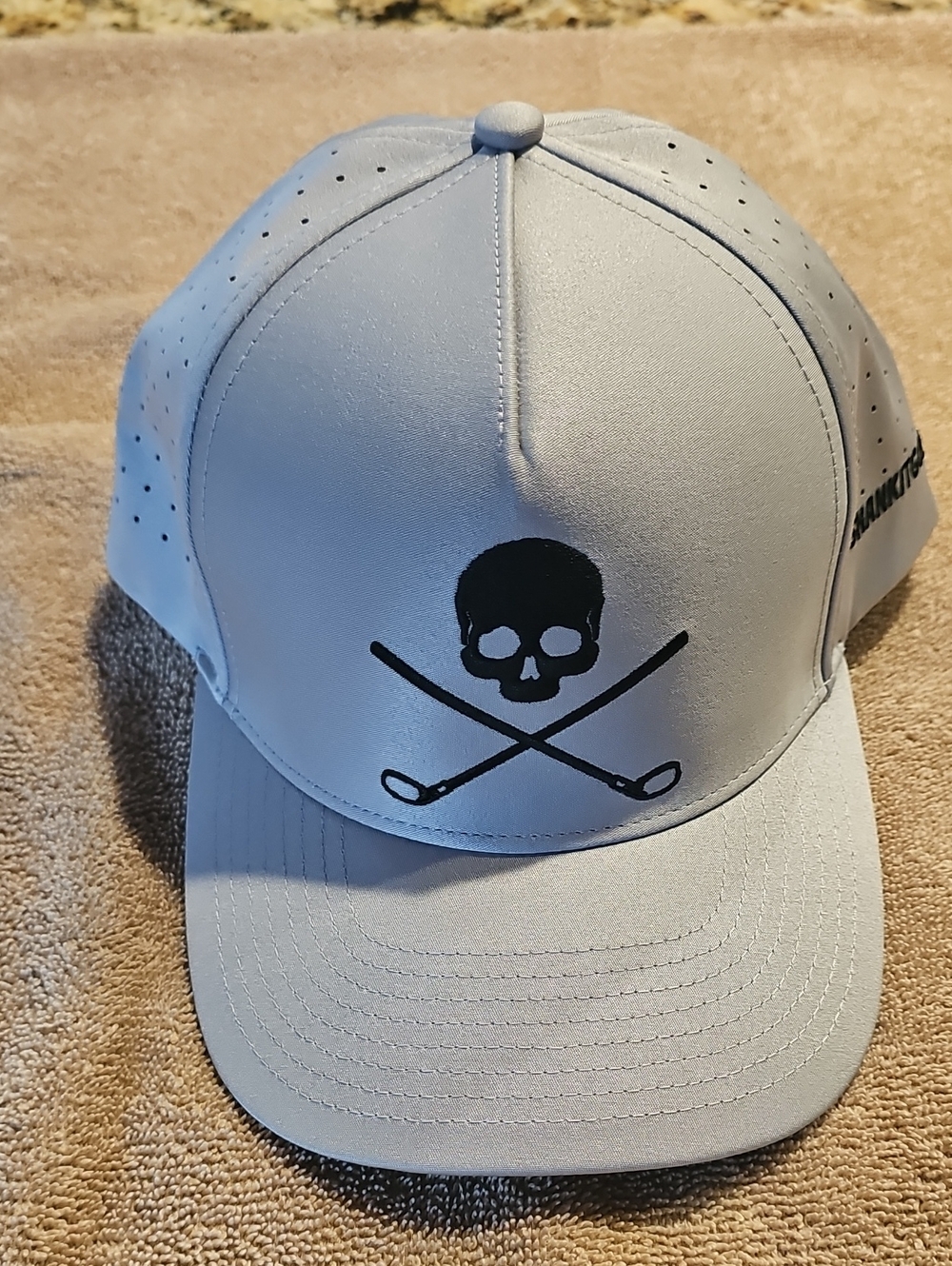 Shankitgolf- Skull & Crossed Golf Clubs Golf Hat in Light Gray